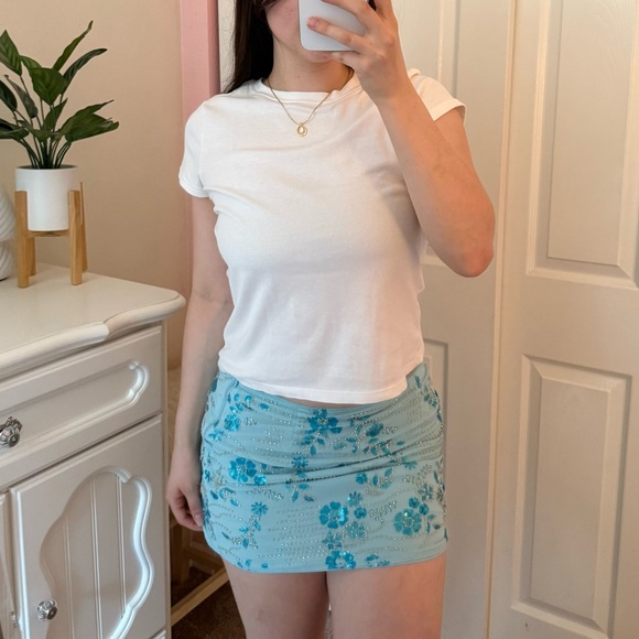 NWOT Trendy Blue Sequin Floral Mini Skirt Size Medium - Picture 1 of 2